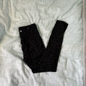 Lululemon Invigorate Leggings size 4 25inch